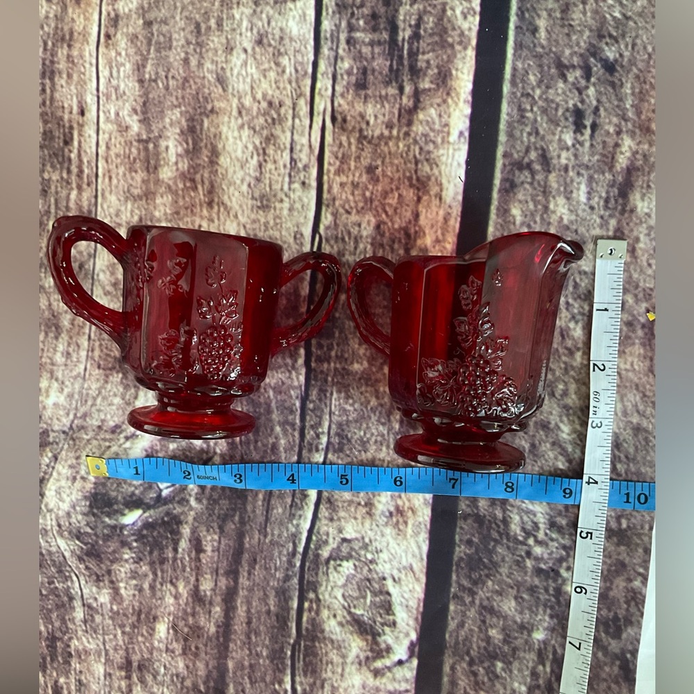 VINTAGE L.G. WRIGHT PANEL GRAPE RUBY RED SUGAR AND CREAMER - Picture 4 of 7
